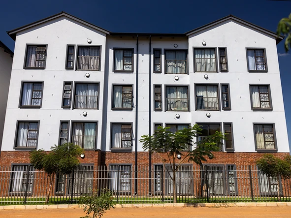 2 Bedroom Flat & Apartment