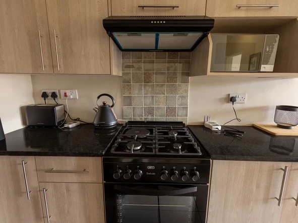 2 Bedroom Flat & Apartment