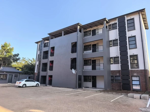 2 Bedroom Flat & Apartment