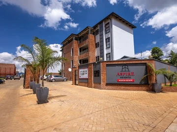 2 Bedroom Flat & Apartment