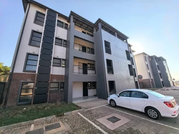 2 Bedroom Flat & Apartment