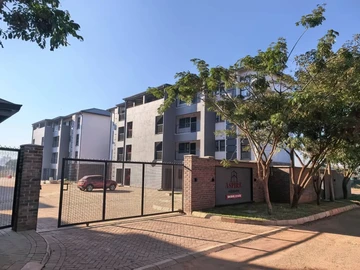 2 Bedroom Flat & Apartment