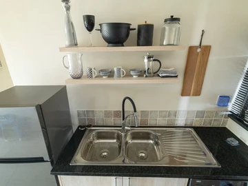 2 Bedroom Flat & Apartment