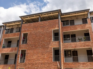 2 Bedroom Flat & Apartment