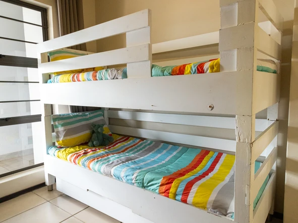 2 Bedroom Flat & Apartment